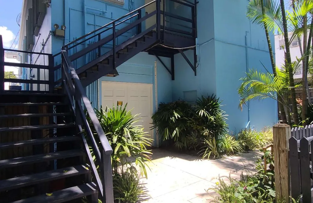Duval Street Suite Overlooking Duval With Parking And Pool-1