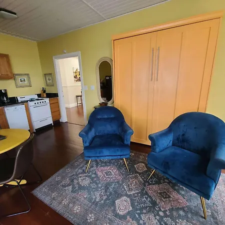 Duval Street Suite Overlooking Duval With Parking And Pool-3