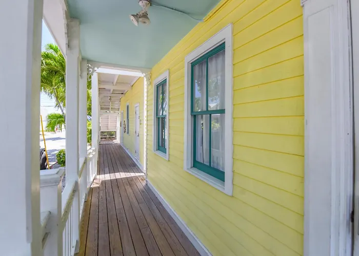 Andy'S Attic Villa Key West